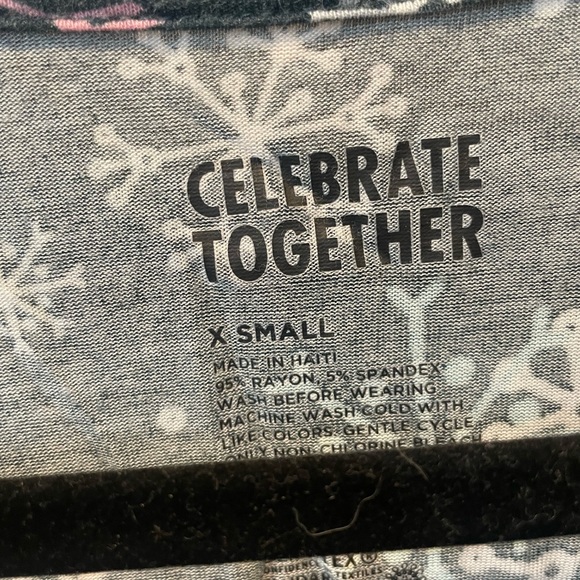 Snowflake tee - Picture 2 of 2